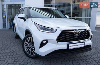 Внедорожник / Кроссовер Toyota Highlander 2022 в 