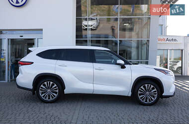 Внедорожник / Кроссовер Toyota Highlander 2022 в 