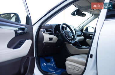 Внедорожник / Кроссовер Toyota Highlander 2022 в 