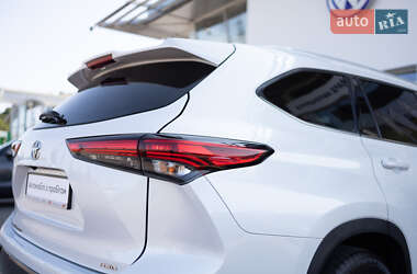 Внедорожник / Кроссовер Toyota Highlander 2022 в 