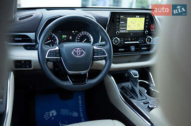 Внедорожник / Кроссовер Toyota Highlander 2022 в 