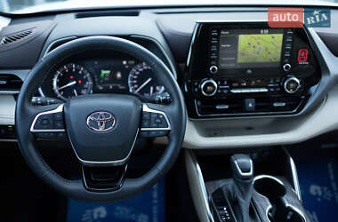 Внедорожник / Кроссовер Toyota Highlander 2022 в 