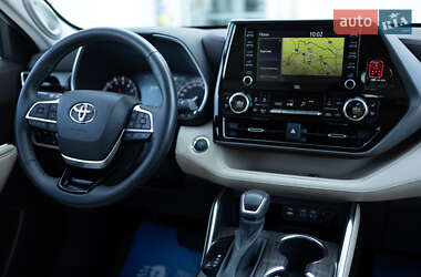 Внедорожник / Кроссовер Toyota Highlander 2022 в 