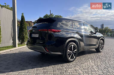 Позашляховик / Кросовер Toyota Highlander 2021 в 