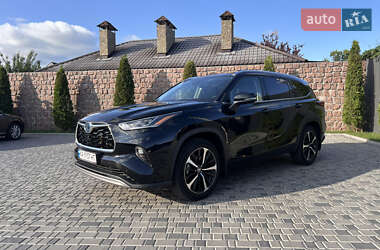 Позашляховик / Кросовер Toyota Highlander 2021 в 