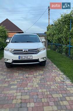 Внедорожник / Кроссовер Toyota Highlander 2013 в Ровно