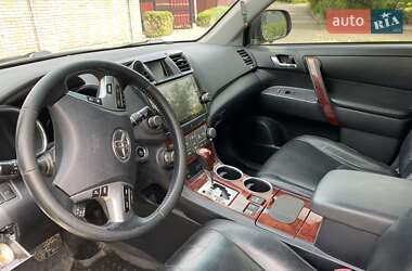 Внедорожник / Кроссовер Toyota Highlander 2012 в 
