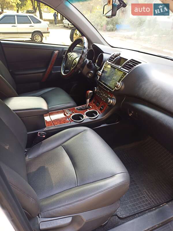 Внедорожник / Кроссовер Toyota Highlander 2011 в Запорожье