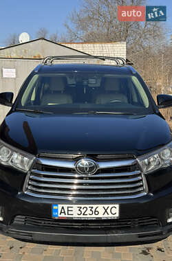 Внедорожник / Кроссовер Toyota Highlander 2016 в Новомосковске
