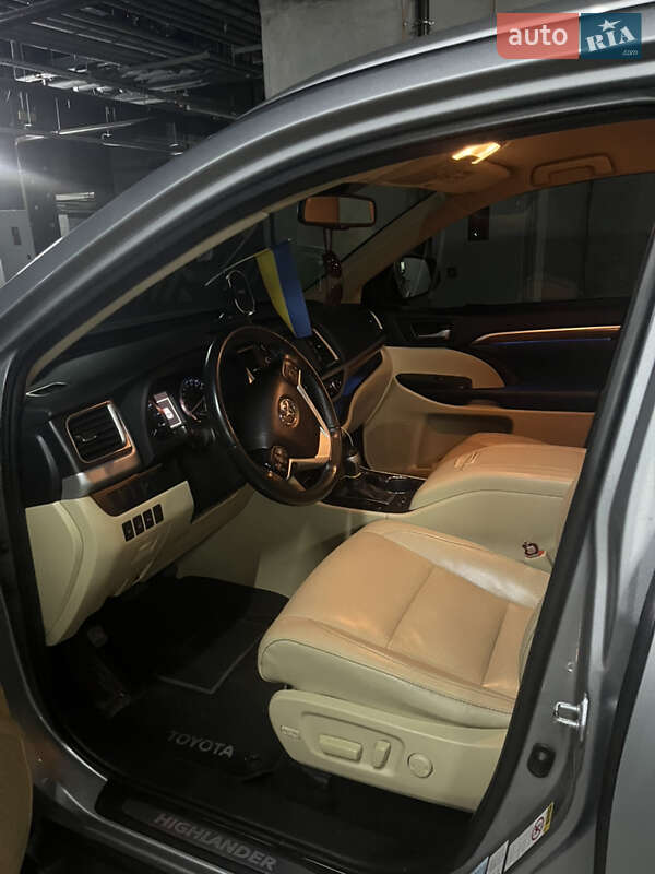 Позашляховик / Кросовер Toyota Highlander 2019 в Києві
