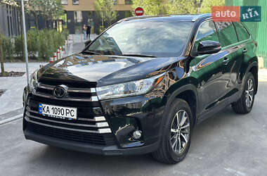 Позашляховик / Кросовер Toyota Highlander 2017 в Києві