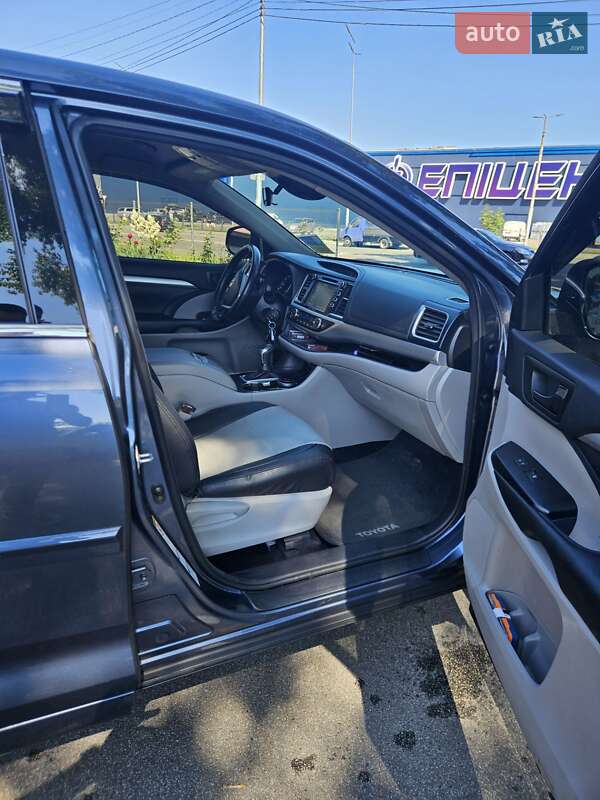 Позашляховик / Кросовер Toyota Highlander 2017 в Києві