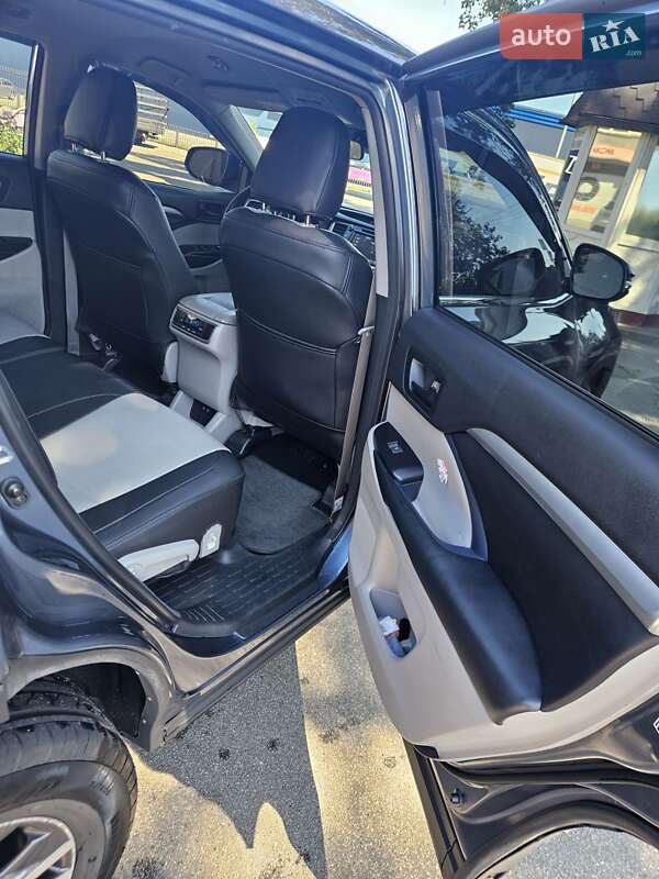 Позашляховик / Кросовер Toyota Highlander 2017 в Києві