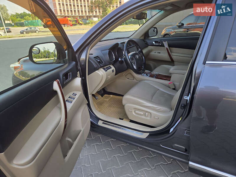 Позашляховик / Кросовер Toyota Highlander 2012 в Вишгороді