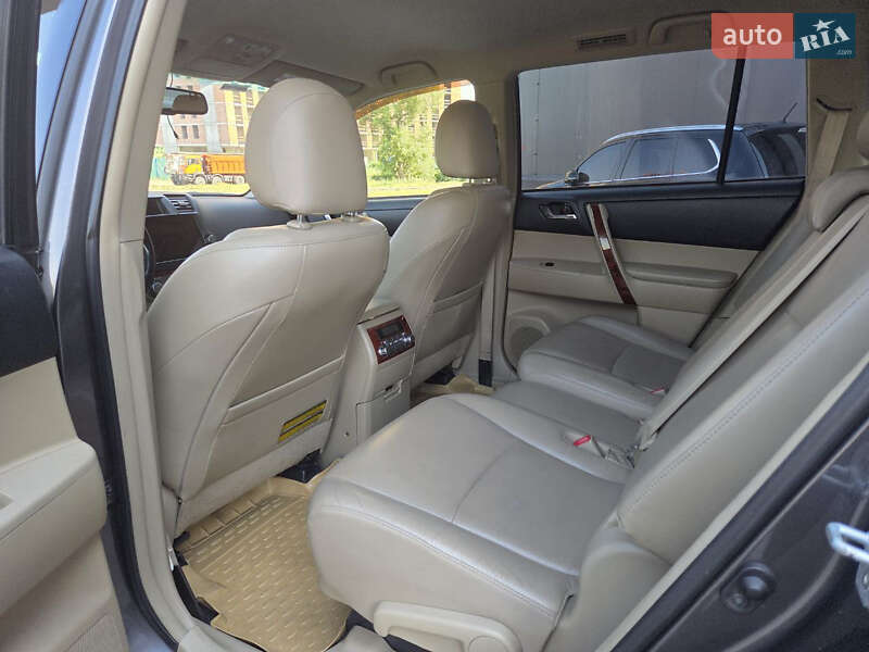 Позашляховик / Кросовер Toyota Highlander 2012 в Вишгороді