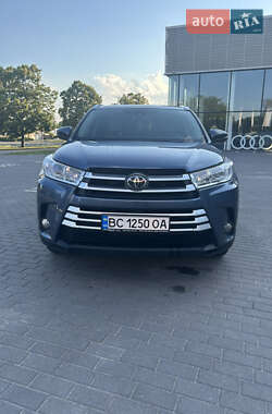Позашляховик / Кросовер Toyota Highlander 2017 в Харкові