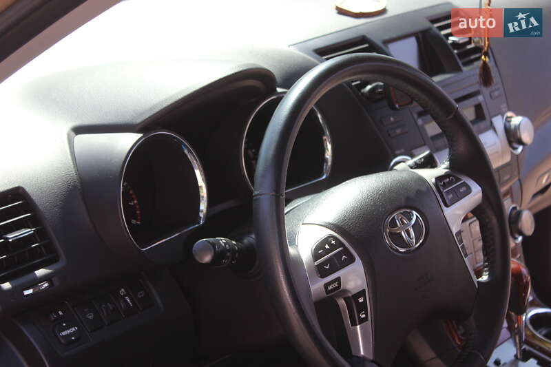 Внедорожник / Кроссовер Toyota Highlander 2011 в Днепре