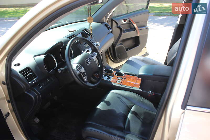 Внедорожник / Кроссовер Toyota Highlander 2011 в Днепре