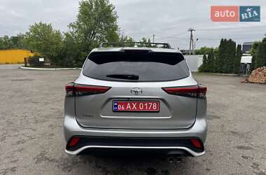 Позашляховик / Кросовер Toyota Highlander 2023 в 