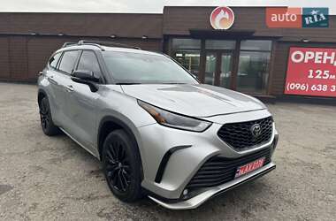 Позашляховик / Кросовер Toyota Highlander 2023 в 