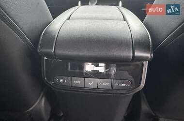 Позашляховик / Кросовер Toyota Highlander 2023 в 
