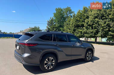 Внедорожник / Кроссовер Toyota Highlander 2020 в 