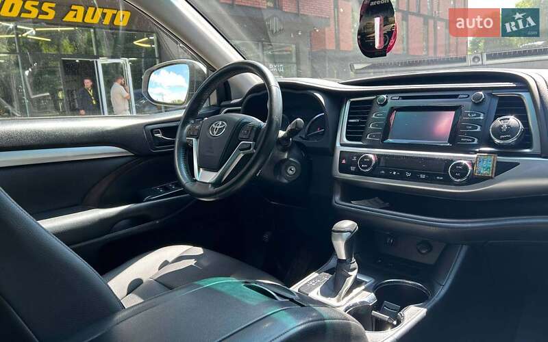 Внедорожник / Кроссовер Toyota Highlander 2015 в Черновцах
