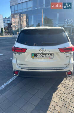 Позашляховик / Кросовер Toyota Highlander 2017 в Одесі