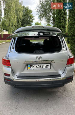 Внедорожник / Кроссовер Toyota Highlander 2013 в 