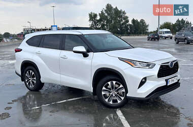 Позашляховик / Кросовер Toyota Highlander 2023 в 