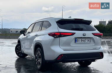 Позашляховик / Кросовер Toyota Highlander 2023 в 