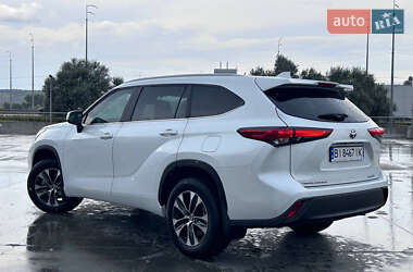 Позашляховик / Кросовер Toyota Highlander 2023 в 
