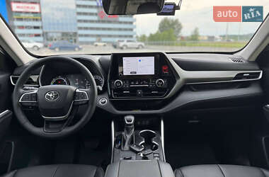 Позашляховик / Кросовер Toyota Highlander 2023 в 