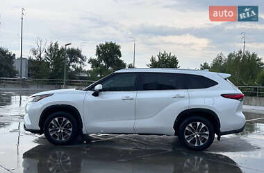 Позашляховик / Кросовер Toyota Highlander 2023 в 