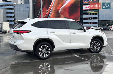 Позашляховик / Кросовер Toyota Highlander 2023 в 