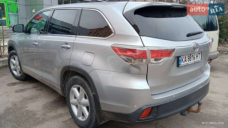 Позашляховик / Кросовер Toyota Highlander 2016 в Звягелі