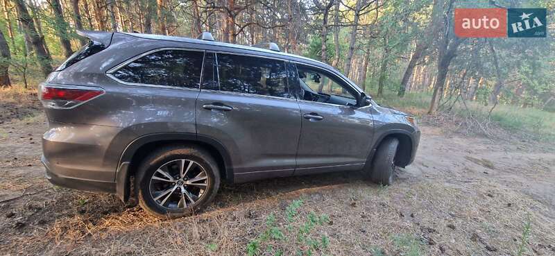 Внедорожник / Кроссовер Toyota Highlander 2016 в Броварах