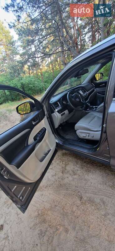 Внедорожник / Кроссовер Toyota Highlander 2016 в Броварах