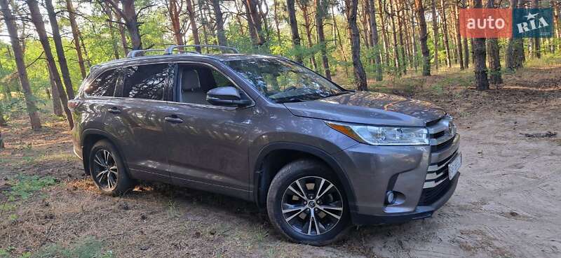 Внедорожник / Кроссовер Toyota Highlander 2016 в Броварах