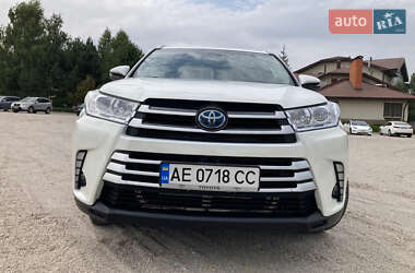Внедорожник / Кроссовер Toyota Highlander 2017 в Днепре