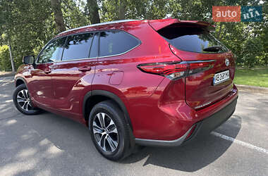 Внедорожник / Кроссовер Toyota Highlander 2022 в 