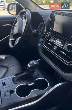Внедорожник / Кроссовер Toyota Highlander 2022 в 