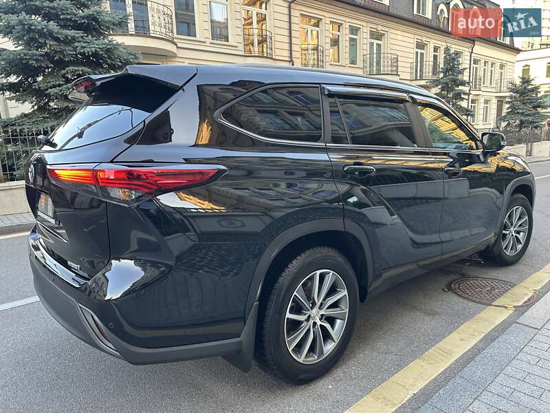 Внедорожник / Кроссовер Toyota Highlander 2022 в Киеве