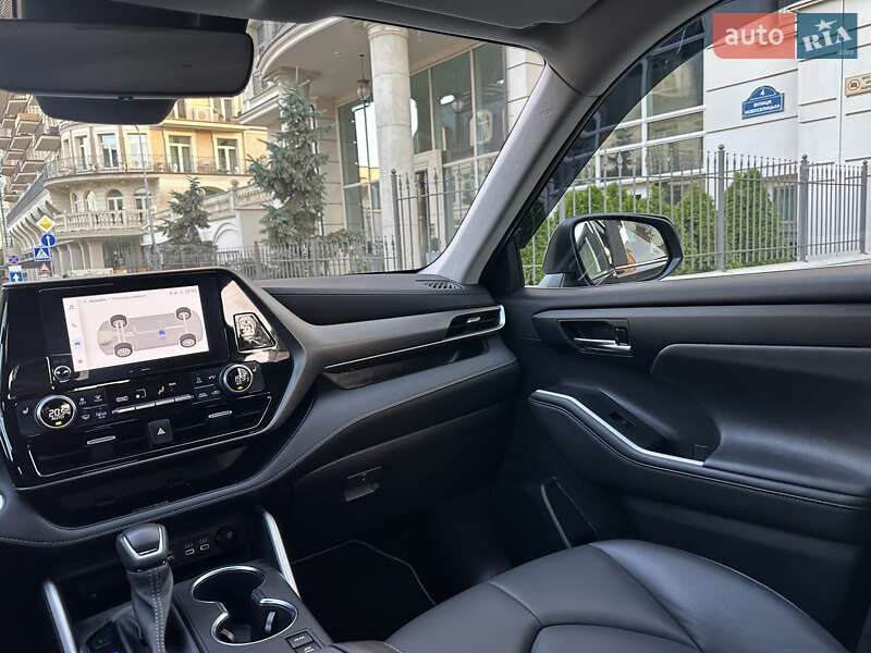 Внедорожник / Кроссовер Toyota Highlander 2022 в Киеве