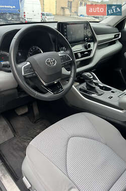 Внедорожник / Кроссовер Toyota Highlander 2020 в 