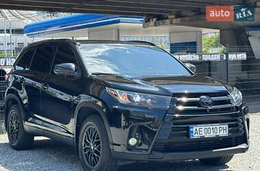 Позашляховик / Кросовер Toyota Highlander 2018 в Дніпрі