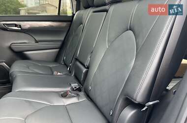 Внедорожник / Кроссовер Toyota Highlander 2025 в 