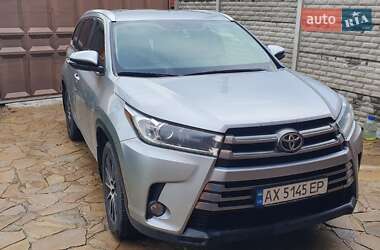 Внедорожник / Кроссовер Toyota Highlander 2017 в Харькове