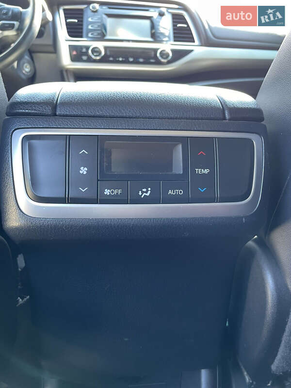 Внедорожник / Кроссовер Toyota Highlander 2015 в Кривом Роге фото 17 Внедорожник / Кроссовер Toyota Highlander 2015 в Кривом Роге