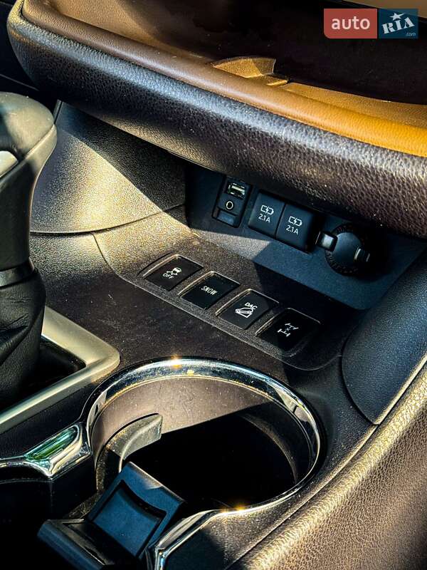 Внедорожник / Кроссовер Toyota Highlander 2017 в Кропивницком